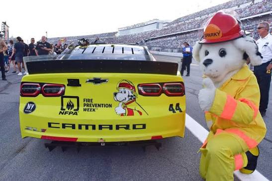 Талісман Пес Спаркі NASCAR спаркі